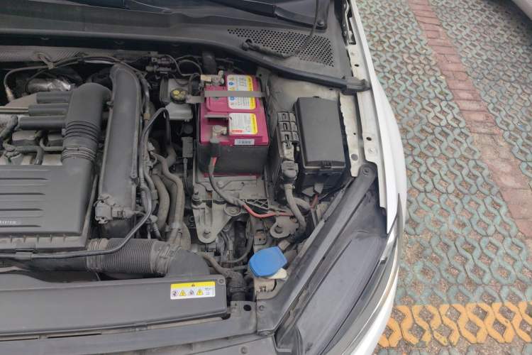 Used Volkswagen Golf 2020 Zhiai Edition 200TSI DSG Comfortable & Ambitious Version Engine Bay Left