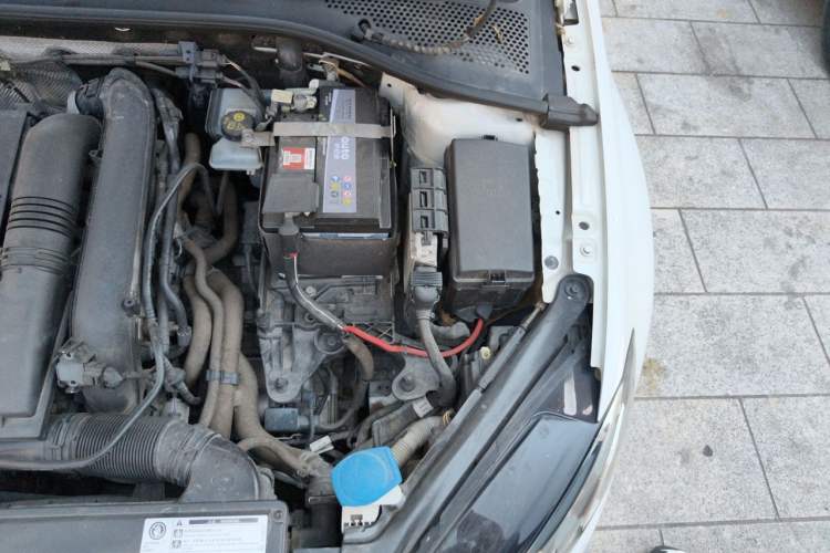Used Volkswagen Golf 2020 200TSI DSG Comfortable and Ambitious Edition Engine Bay Left