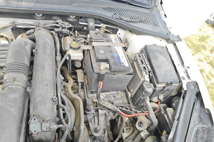 Used Volkswagen Golf 2020 Zhiai Edition 280TSI DSG Luxury Model Engine Bay Left