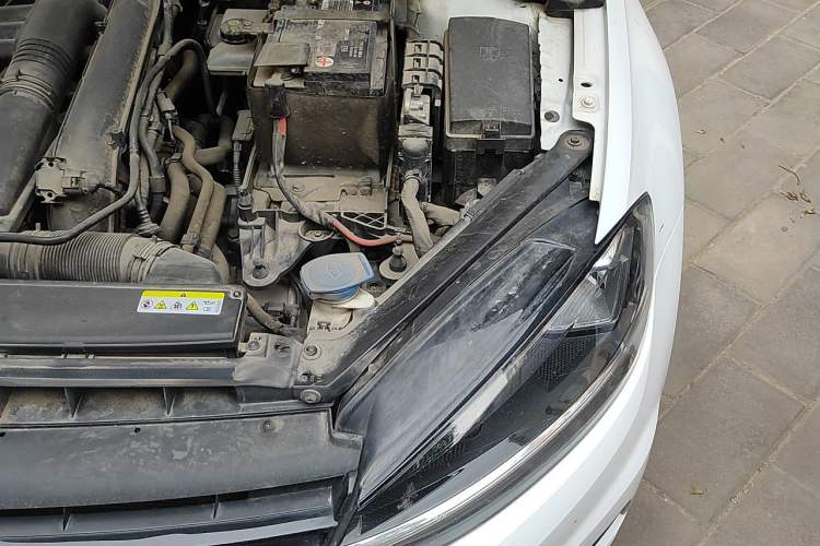 Used Volkswagen Golf 2020 280TSI DSG Luxury Edition Engine Bay Left