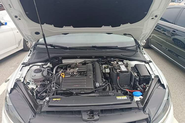 Used Volkswagen Golf 2020 Zhiai Edition 280TSI DSG Comfort Model Engine Bay