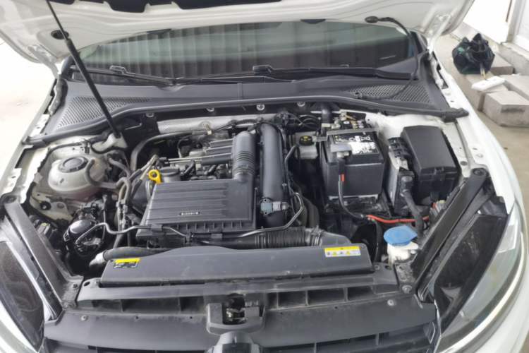 Used Volkswagen Golf 2020 Zhiai Edition 280TSI DSG Comfort Model Engine Bay