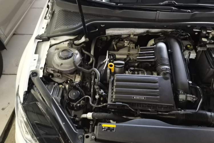 Used Volkswagen Golf 2020 Charming Edition 280TSI DSG R-Line Engine Bay Right