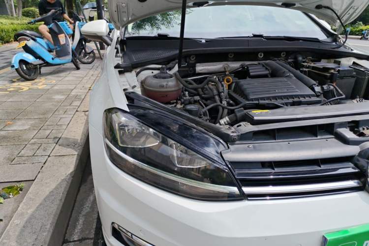 Used Volkswagen Golf 2020 Zhiai Edition 200TSI DSG Comfortable & Ambitious Version Engine Bay Right