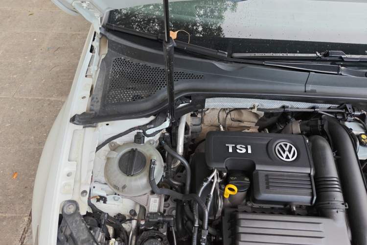 Used Volkswagen Golf 2020 280TSI DSG Luxury Edition Engine Bay Right