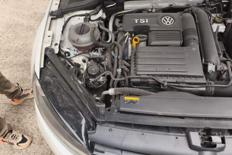 Used Volkswagen Golf 2020 280TSI DSG Luxury Edition Engine Bay Right