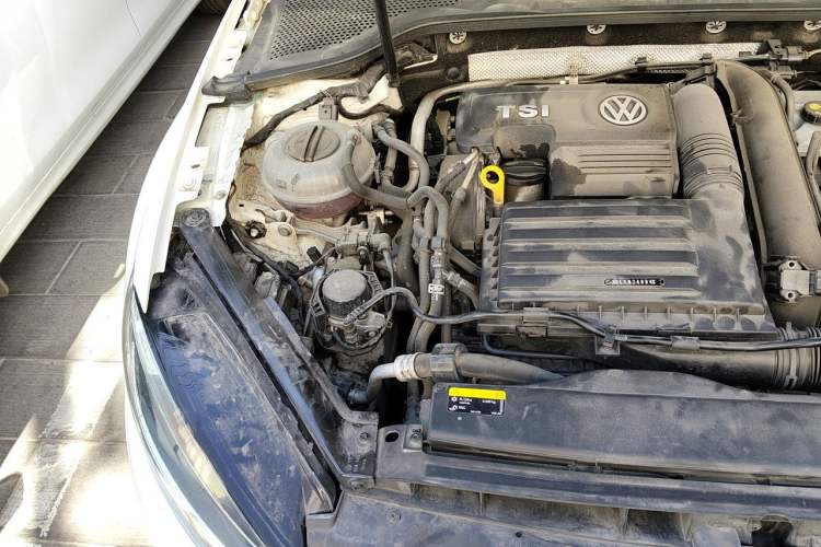 Used Volkswagen Golf 2020 200TSI DSG Comfortable and Ambitious Edition Engine Bay Right