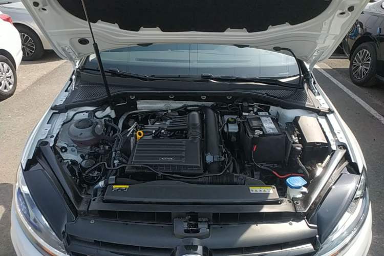 Used Volkswagen Golf 2020 Zhiai Edition 200TSI DSG Comfortable & Ambitious Version Engine Bay
