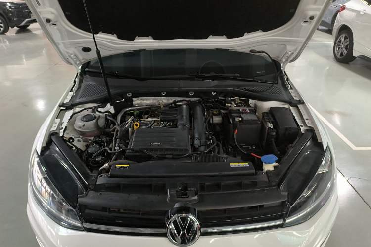 Used Volkswagen Golf 2020 Zhiai Edition 280TSI DSG Comfort Model Engine Bay