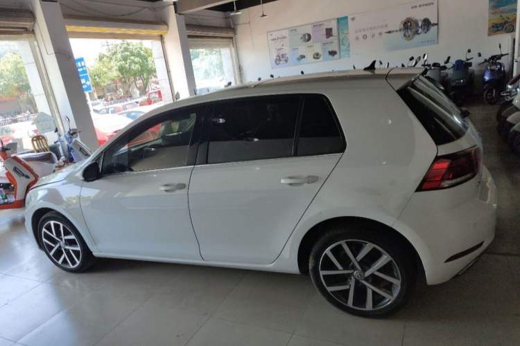 Used Volkswagen Golf 2020 200TSI DSG Comfortable and Ambitious Edition Exterior 3