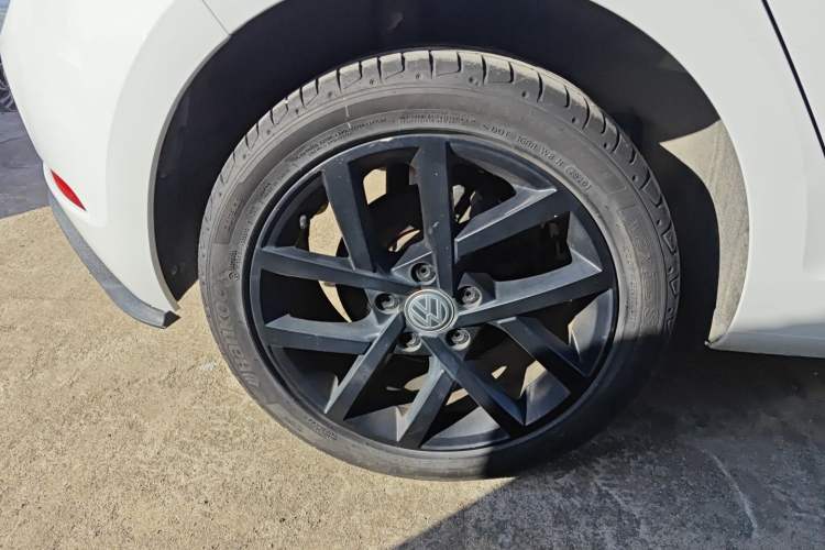 Used Volkswagen Golf 2020 Zhiai Edition 200TSI DSG Comfortable & Ambitious Version Exterior 4