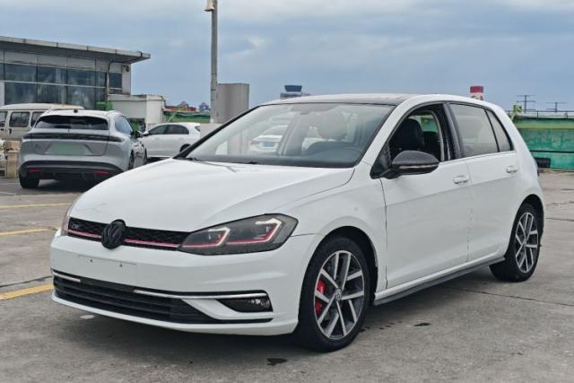 Ojetý Volkswagen Golf 2020 Zhiai Edition 280TSI DSG Comfort Model