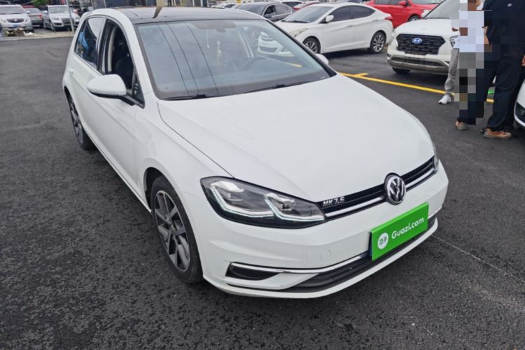 Used Volkswagen Golf 2020 280TSI DSG Luxury Edition Front Right 45 Deg