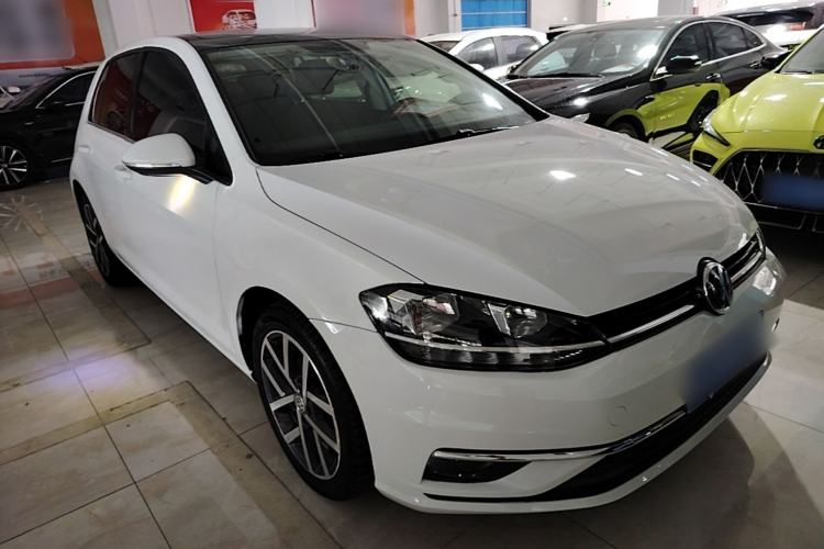 Used Volkswagen Golf 2020 200TSI DSG Comfortable and Ambitious Edition Front Right 45 Deg