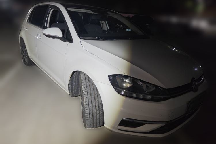 Used Volkswagen Golf 2020 Zhiai Edition 280TSI DSG Comfort Model Front Right 45 Deg