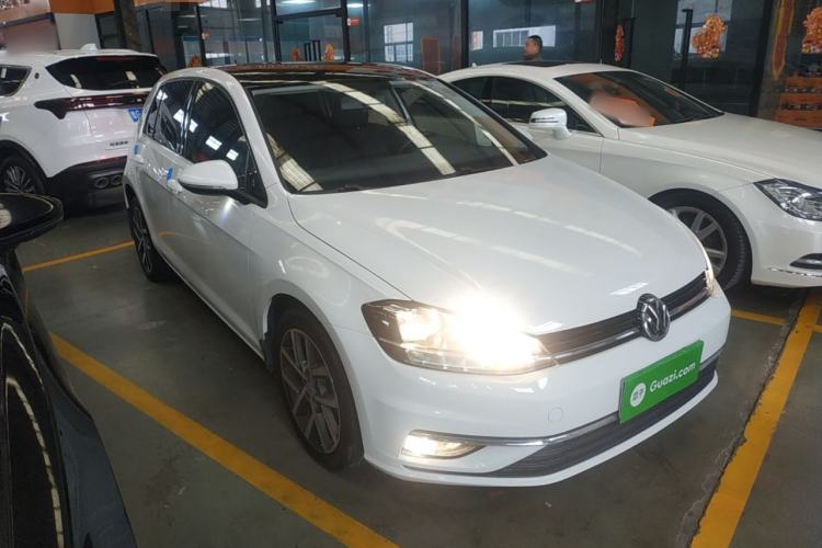 Used Volkswagen Golf 2020 200TSI DSG Comfortable and Ambitious Edition Front Right 45 Deg