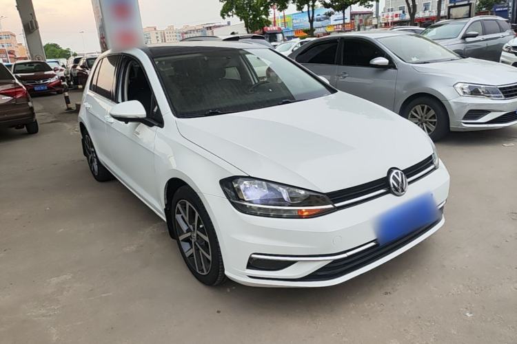 Used Volkswagen Golf 2020 200TSI DSG Comfortable and Ambitious Edition Front Right 45 Deg