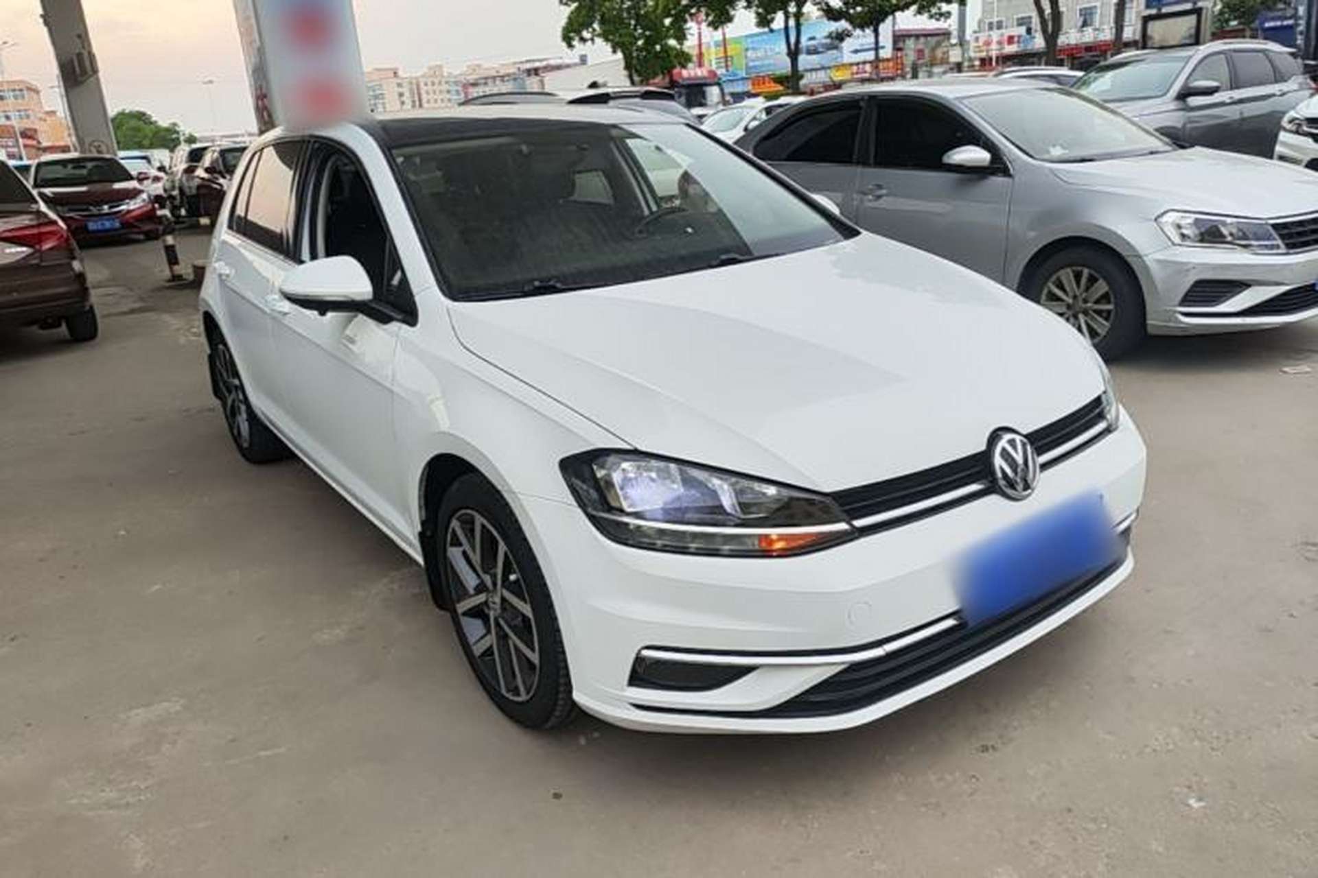 Used Volkswagen Golf 2020 200TSI DSG Comfortable and Ambitious Edition Front Right 45 Deg