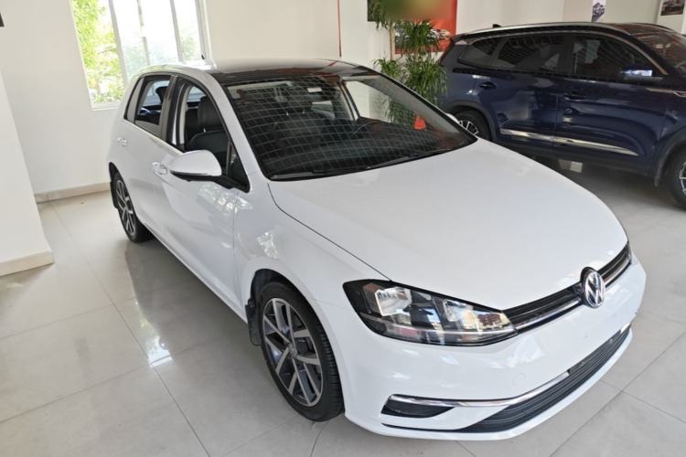 Used Volkswagen Golf 2020 Zhiai Edition 280TSI DSG Luxury Model Front Right 45 Deg