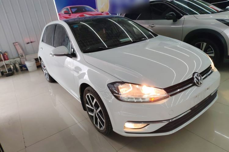 Used Volkswagen Golf 2020 Zhiai Edition 200TSI DSG Comfortable & Ambitious Version Front Right 45 Deg