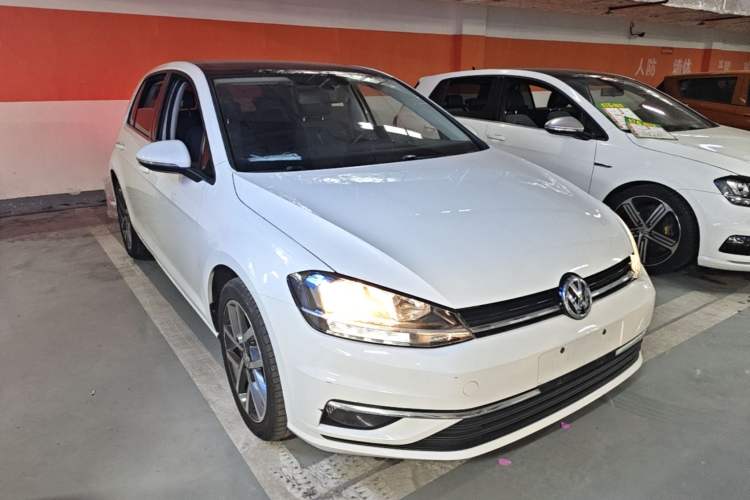 Used Volkswagen Golf 2020 280TSI DSG Comfort Version Front Right 45 Deg