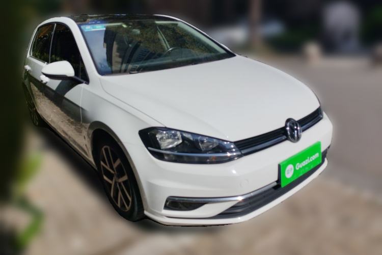 Used Volkswagen Golf 2020 Zhiai Edition 280TSI DSG Luxury Model Front Right 45 Deg