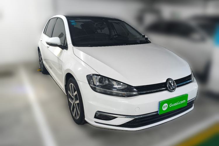 Used Volkswagen Golf 2020 200TSI DSG Comfortable and Ambitious Edition Front Right 45 Deg