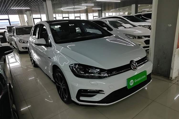 Used Volkswagen Golf 2020 280TSI DSG R-Line Version Front Right 45 Deg