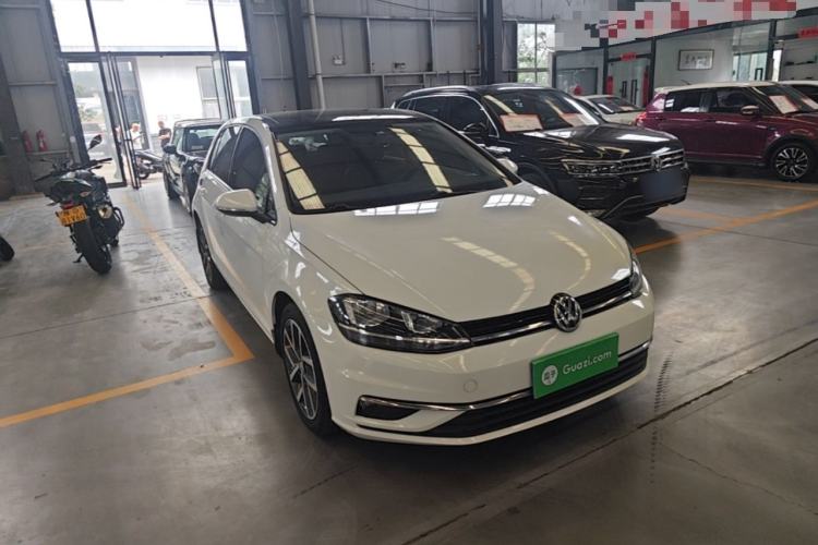 Used Volkswagen Golf 2020 200TSI DSG Comfortable and Ambitious Edition Front Right 45 Deg