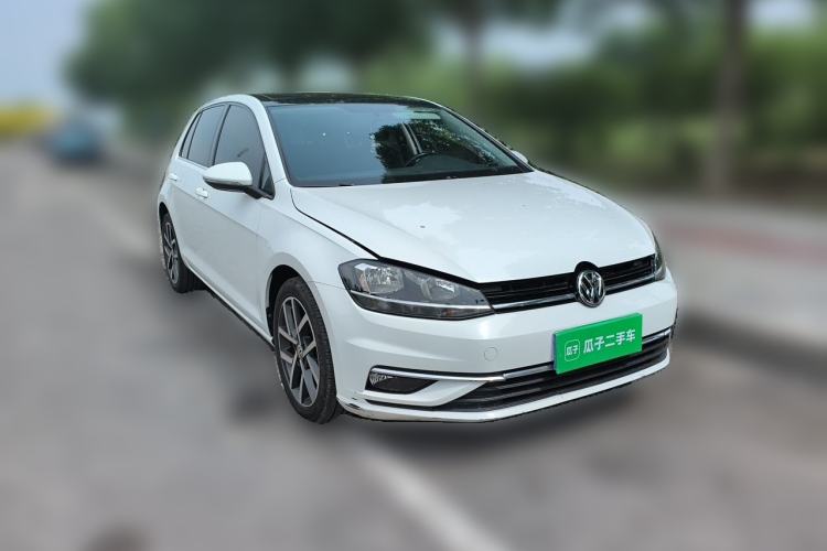 Used Volkswagen Golf 2020 200TSI DSG Comfortable and Ambitious Edition Front Right 45 Deg