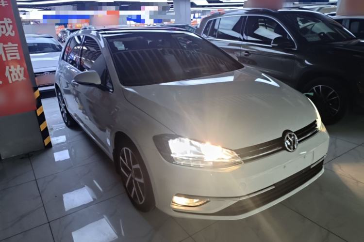 Used Volkswagen Golf 2020 200TSI DSG Comfortable and Ambitious Edition Front Right 45 Deg