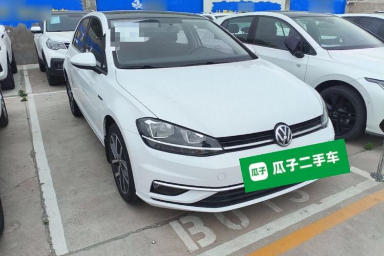Used Volkswagen Golf 2020 200TSI DSG Comfortable and Ambitious Edition Front Right 45 Deg