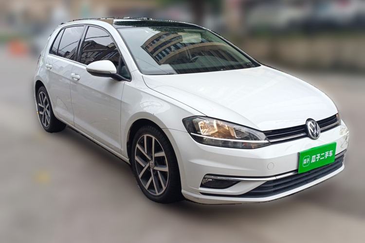 Used Volkswagen Golf 2020 200TSI DSG Comfortable and Ambitious Edition Front Right 45 Deg