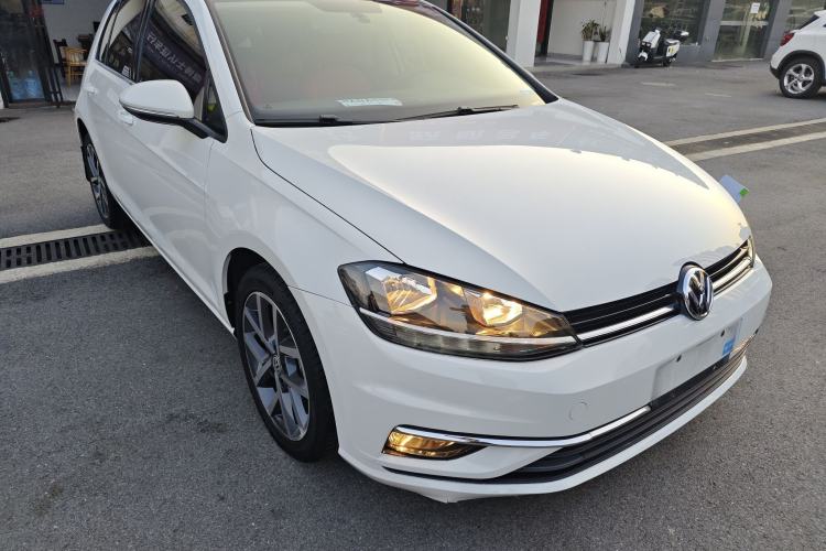Used Volkswagen Golf 2020 200TSI DSG Comfortable and Ambitious Edition Front Right 45 Deg
