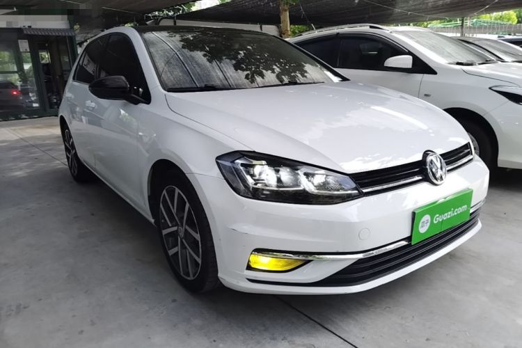 Used Volkswagen Golf 2020 280TSI DSG Luxury Edition Front Right 45 Deg