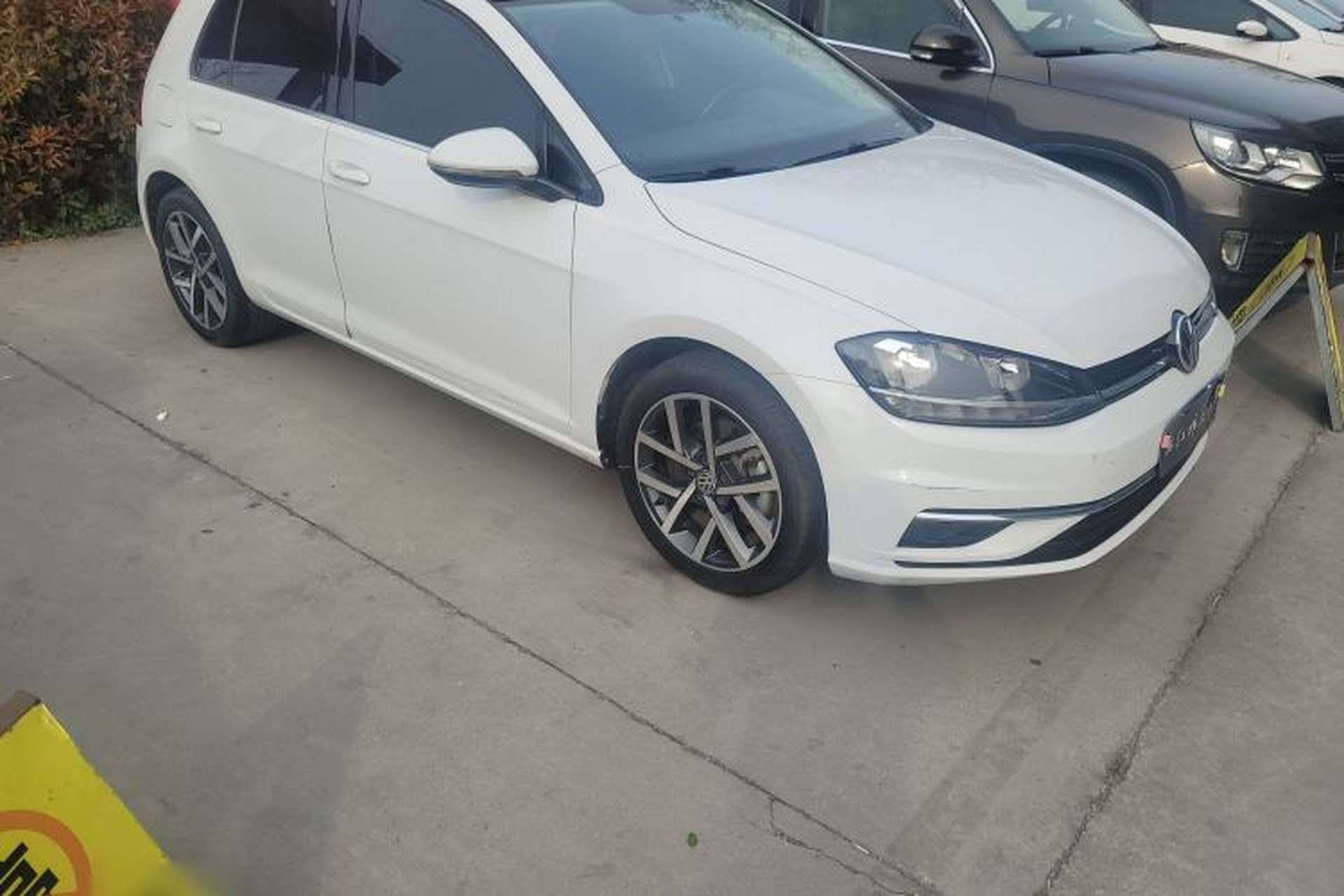 Used Volkswagen Golf 2020 Zhiai Edition 200TSI DSG Comfortable & Ambitious Version Front Right 45 Deg