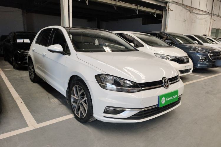Used Volkswagen Golf 2020 200TSI DSG Comfortable and Ambitious Edition Front Right 45 Deg