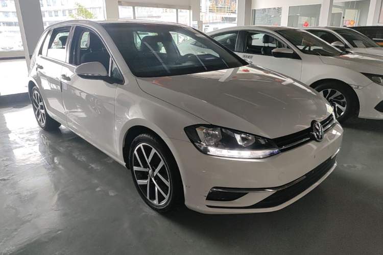 Used Volkswagen Golf 2020 Zhiai Edition 280TSI DSG Comfort Model Front Right 45 Deg