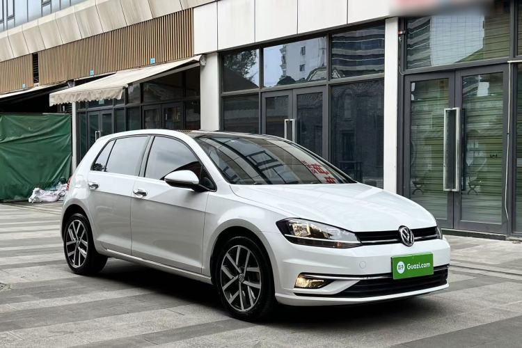 Used Volkswagen Golf 2020 200TSI DSG Comfortable and Ambitious Edition Front Right 45 Deg