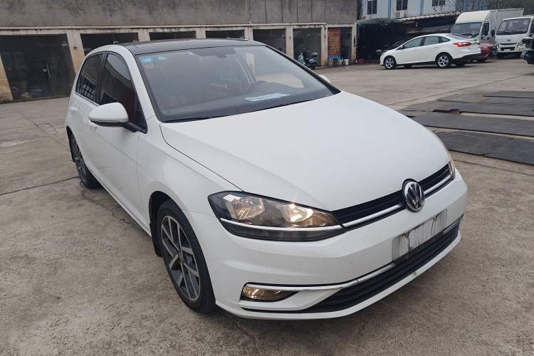 Used Volkswagen Golf 2020 Zhiai Edition 280TSI DSG Comfort Model Front Right 45 Deg