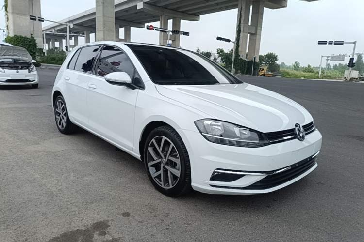 Used Volkswagen Golf 2020 280TSI DSG Luxury Edition Front Right 45 Deg