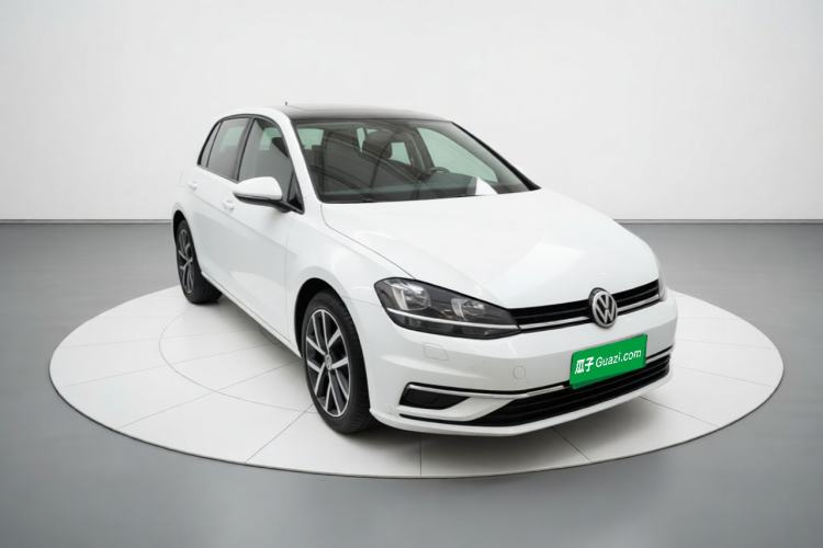 Used Volkswagen Golf 2020 200TSI DSG Comfortable and Ambitious Edition Front Right 45 Deg