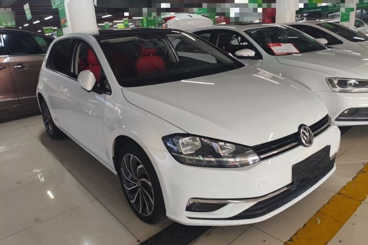 Used Volkswagen Golf 2020 200TSI DSG Comfortable and Ambitious Edition Front Right 45 Deg