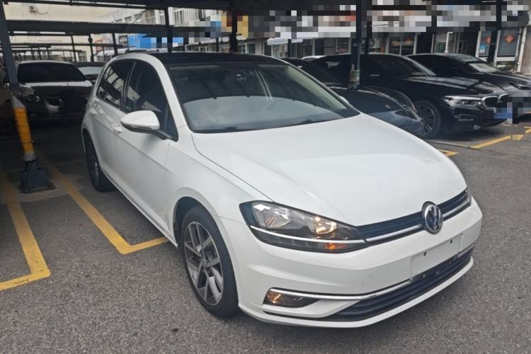 Used Volkswagen Golf 2020 200TSI DSG Comfortable and Ambitious Edition Front Right 45 Deg