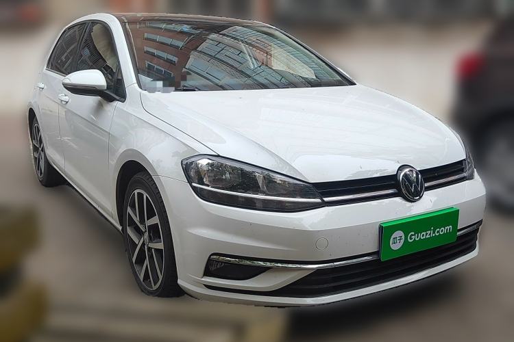 Used Volkswagen Golf 2020 280TSI DSG Luxury Edition Front Right 45 Deg