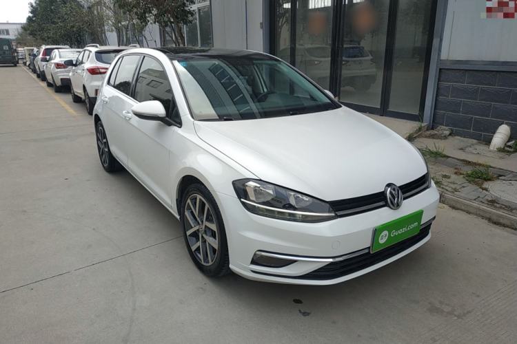 Used Volkswagen Golf 2020 200TSI DSG Comfortable and Ambitious Edition Front Right 45 Deg