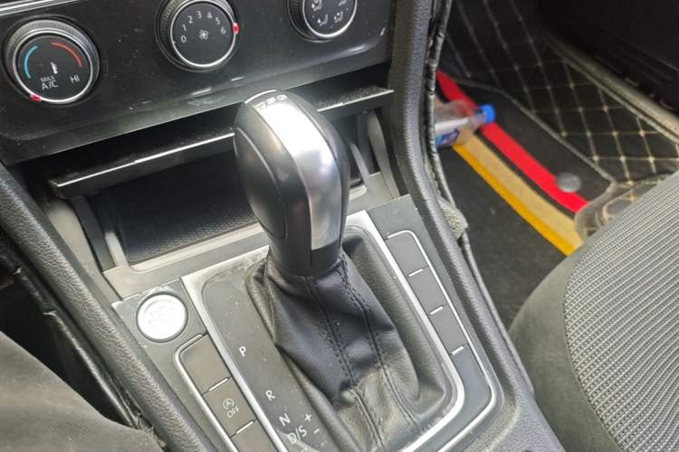 Used Volkswagen Golf 2020 Zhiai Edition 280TSI DSG Comfort Model Gear Lever