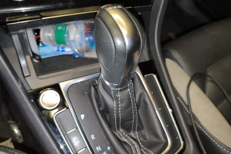 Used Volkswagen Golf 2020 Charming Edition 280TSI DSG R-Line Gear Lever