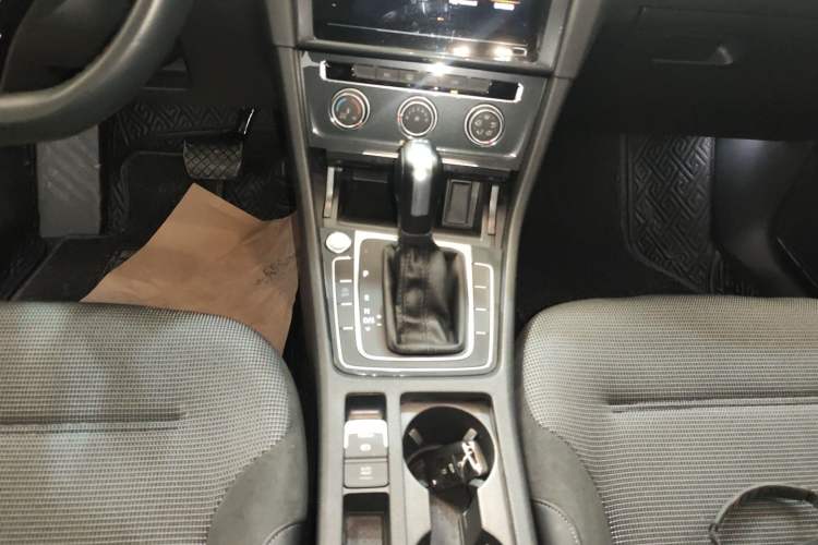 Used Volkswagen Golf 2020 Zhiai Edition 280TSI DSG Comfort Model Gear Lever