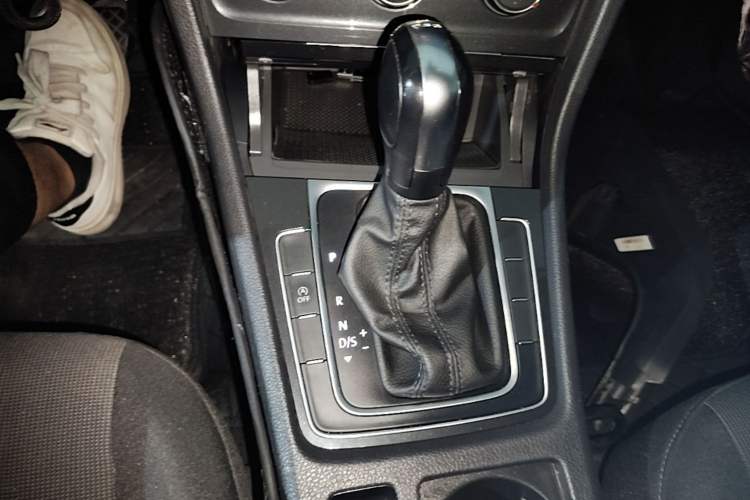 Used Volkswagen Golf 2020 200TSI DSG Comfortable and Ambitious Edition Gear Lever
